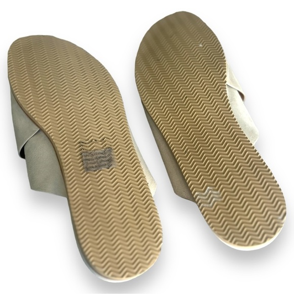 J. Jill Billie Molded Crossband Sandals in Cream Cashew, Tan Slip On Sandals - Picture 9 of 9